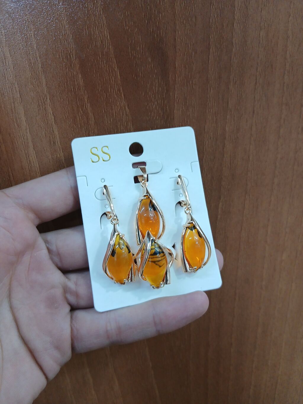 Dəstə daxildir: Sırğa — Təklifler, Bakı (2)