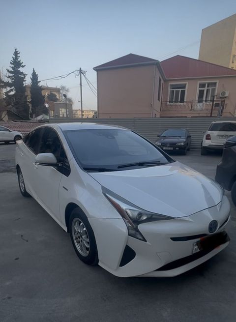 Toyota Prius: 1.8 l 2018 il Sedan — Bakı