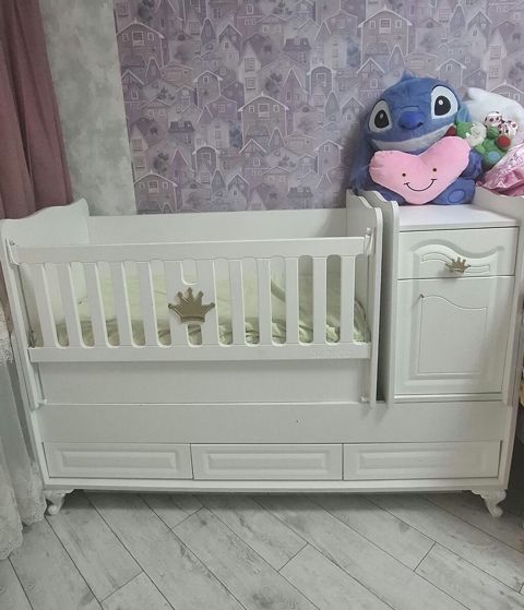Ağ beşik satılır. Səliqəli vəziyyətdədir. Qiymət cəmi 50 azn. Ünvan — Bakı