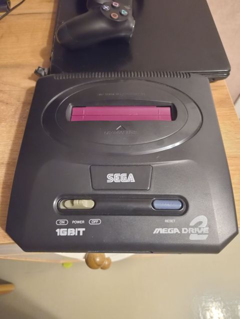 Sega Mega Drive 2 satılır. Bütün iyunları açır, 35 40 manata yeni — Bakı