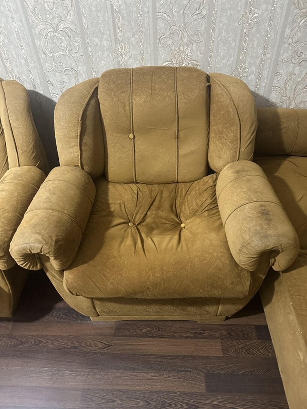 Klassik yumşaq mebel dəsti - Tərkibi: 3 nəfərlik divan + 2 ədəd geniş — Yumşaq mobilya dəstləri, Bakı (3)