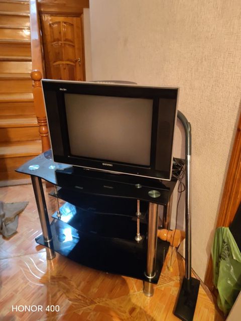 Shivaki televizor və şüşə TV altlığı birlikdə təqdim olunur — Masazır