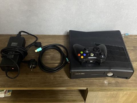 Xbox 360 Üstündə verilir: Pult Hdmi Kabel İçində oyunlar İçindədə — Digah