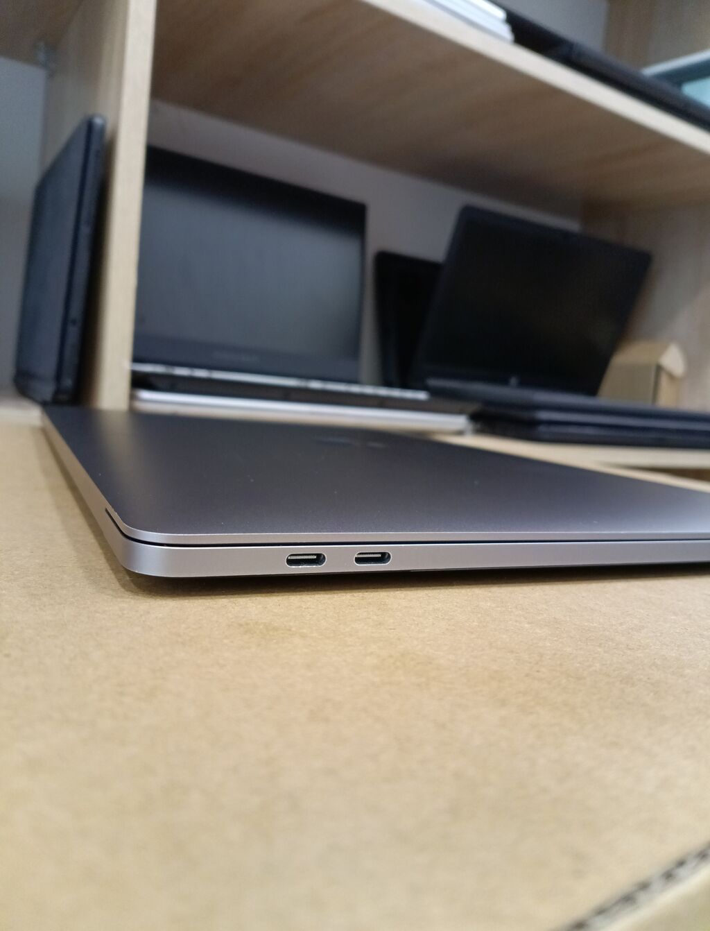 Başlıq: MacBook Pro 15.4 / Core i7 / 16GB RAM / Radeon Pro 555X — Apple Macbook, Bakı (6)