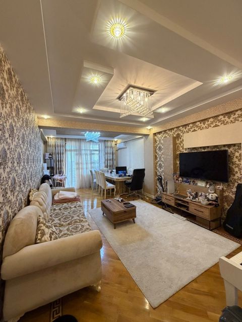Satılır 3 otaqlı yeni tikili 130 m² — Bakı