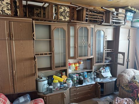 Klassik üslubda iri ölçülü qonaq otağı üçün divar dolabı - Material — Bakı