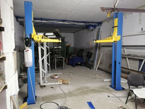 Avtoservis və qaraj üçün 2 dirəkli avtomobil qaldırıcı lift. Möhkəm — Bakı