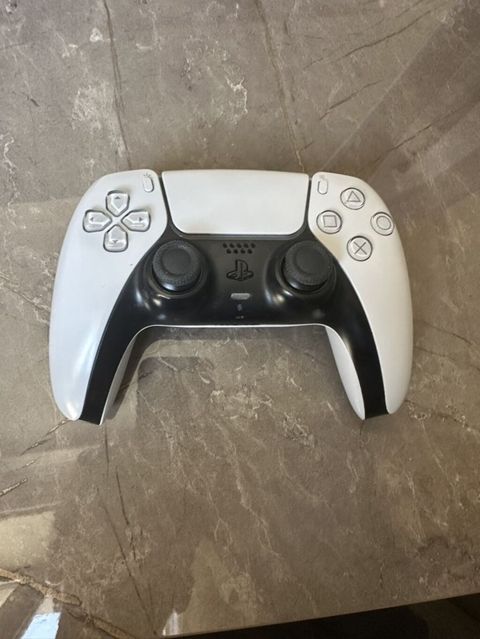 Məhsul: Sony PlayStation 5 (Disk versiyası) + DualSense nəzarətçiləri — Bakı