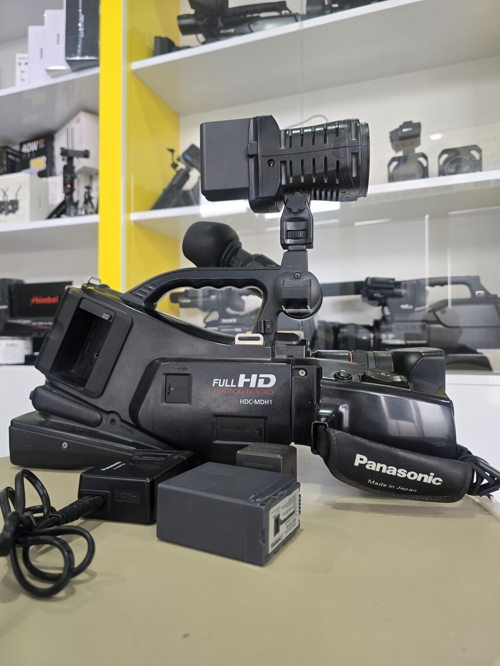 Panasonic HDC-MDH1. üzərində 2 batareka sumkası adaptr 32gb kart — Video kamera, Şəki (2)