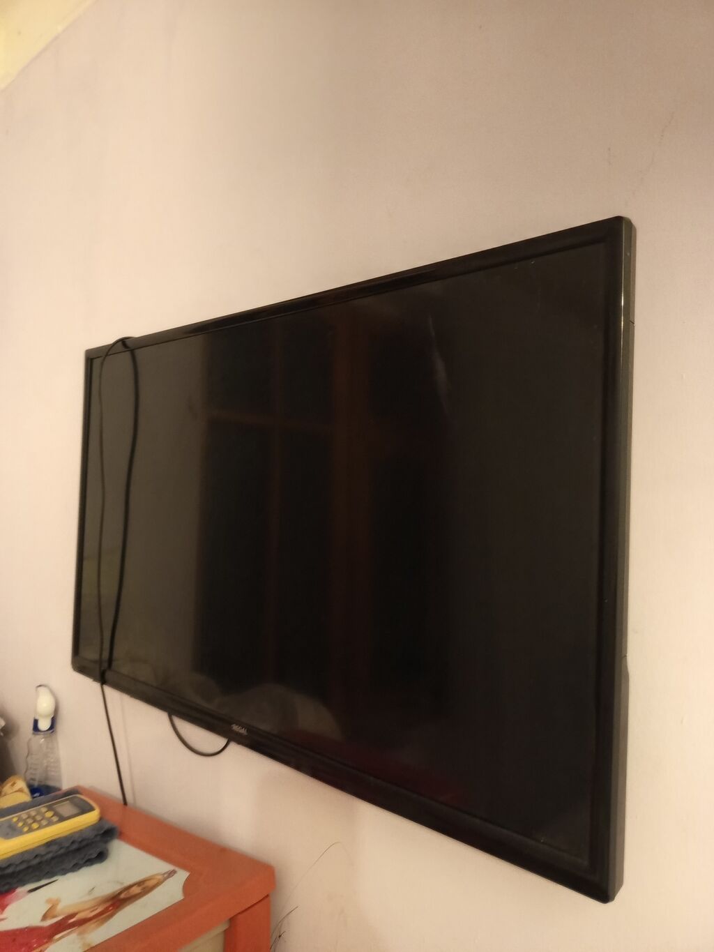 Regal LED televizor - Ekran: təxminən 40–43 düym ölçülü düz ekran — Televizorlar, Bakı (2)
