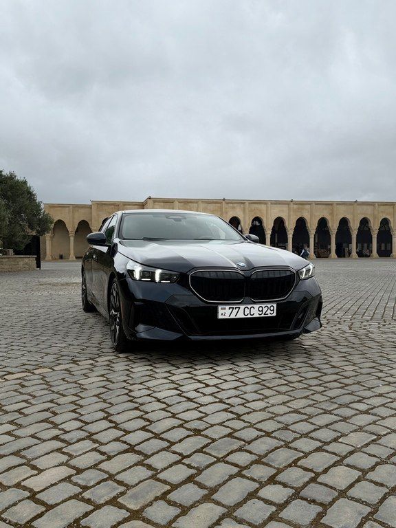 BMW 530, 2.0 L, 2025 il, 13 000 km 77-CC-929 — Avtomobillər, Bakı (4)