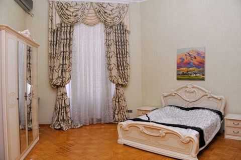 İcarəyə verilir 2 otaqlı köhnə tikili 90 m² — Bakı