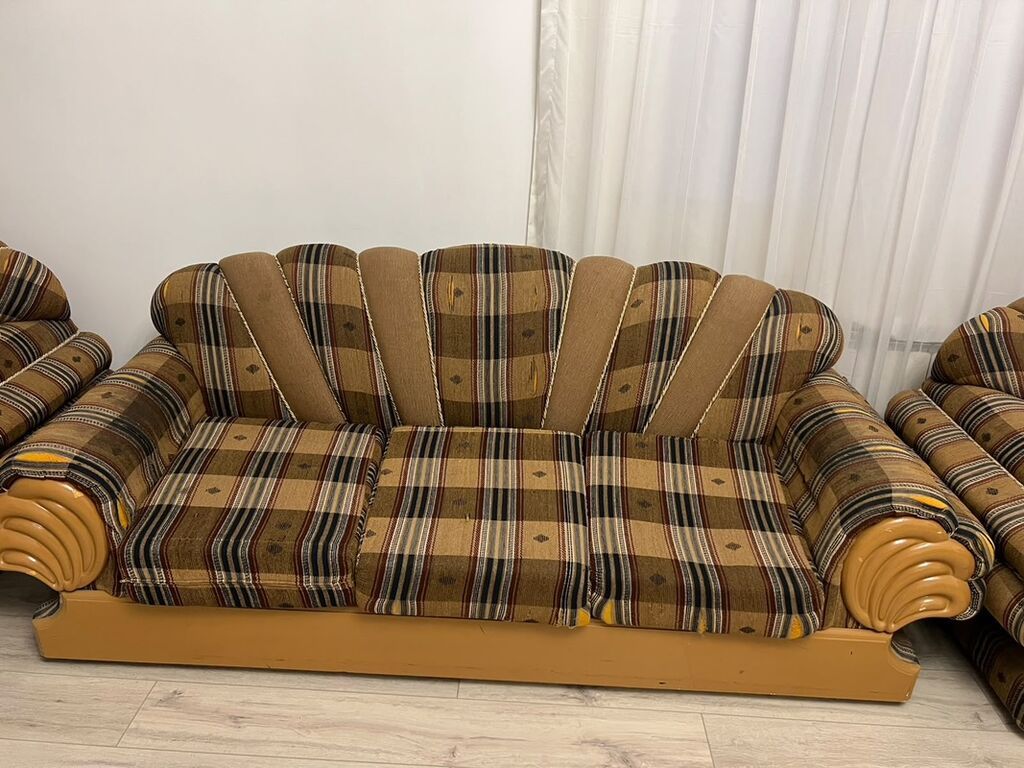 Klassik üslubda mebel dəsti: - 1 ədəd 3 nəfərlik divan - 2 ədəd iri — Yumşaq mobilya dəstləri, Masazır (3)