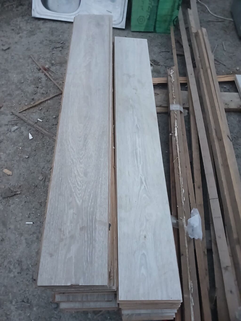 74 İradə Laminat 2 rendi hersi 11 kvadratdi qiyməti 1kv 5man ünvan — Döşəmə örtükləri, Digah
