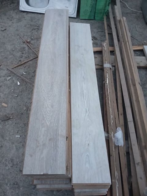 74 İradə Laminat 2 rendi hersi 11 kvadratdi qiyməti 1kv 5man ünvan — wekili wp göndərin paylawaq satmaqa komek. edek