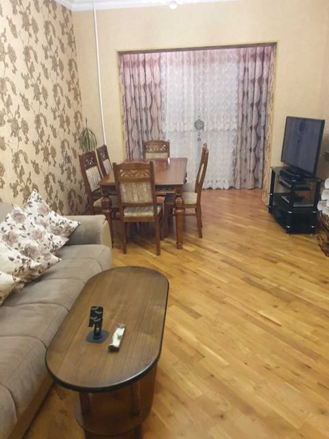 Satılır 3 otaqlı köhnə tikili 88 m² — Bakı