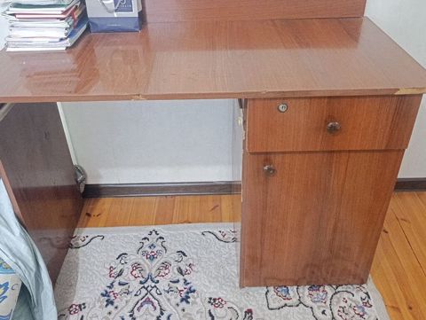 Düz masa, Stulsuz, Polkasız, Siyirməli — Bakı