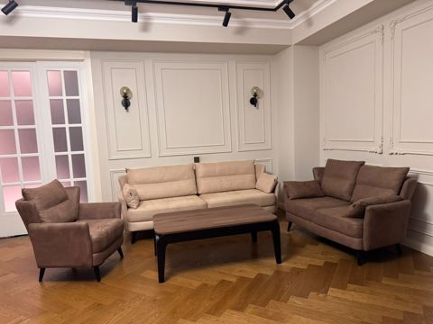 Saloğlu divan kireslo desti satılır Qiymet 800 azn.Ünvan 3 cu mkr — Bakı