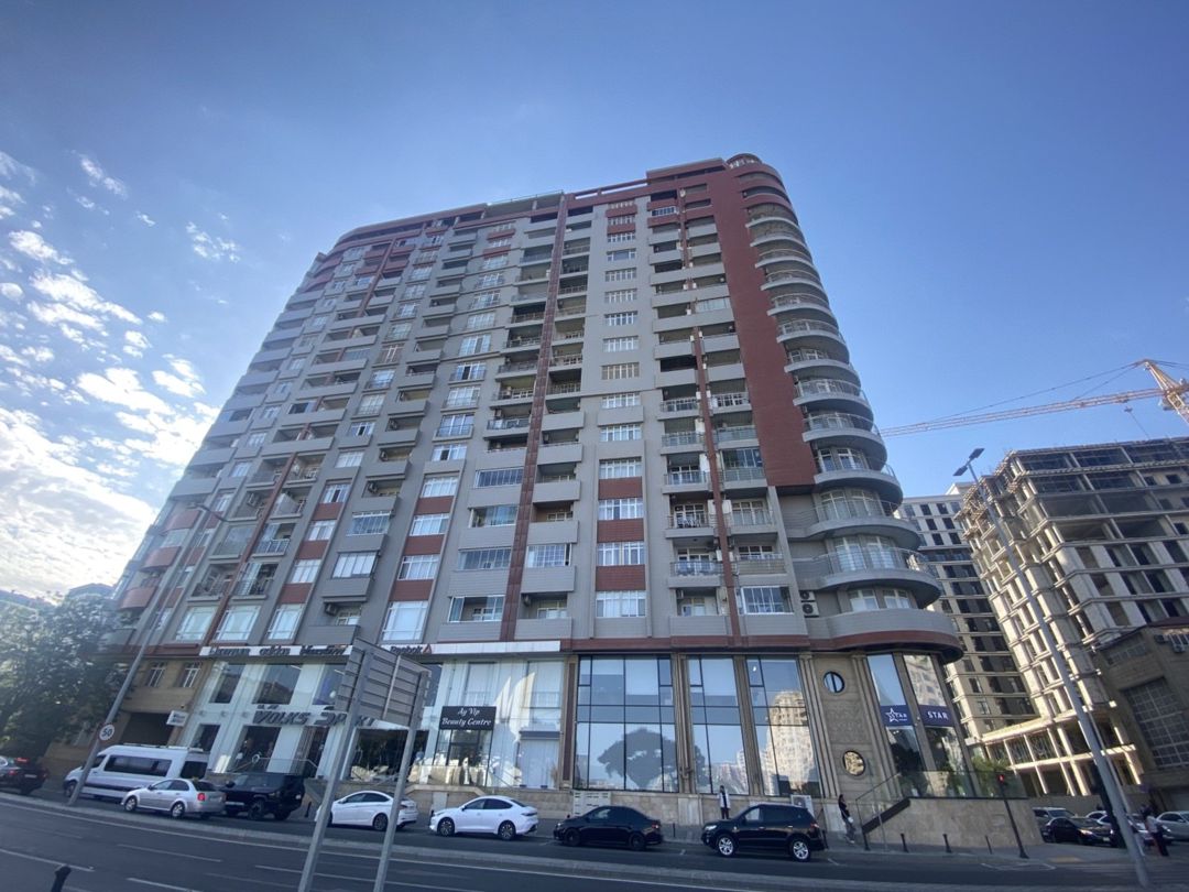 Satılır 3 otaqlı yeni tikili 220 m² — Mənzil, Bakı