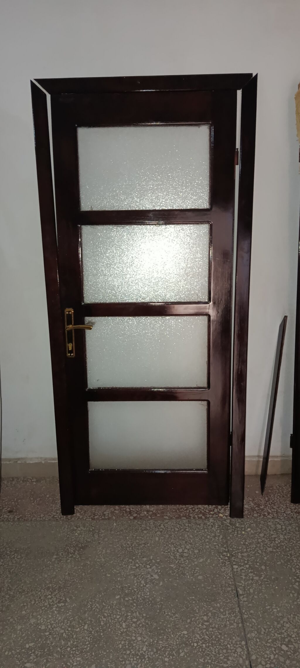 Taxta qapılar dəsti - Material: bərk ağac karkas, tünd qəhvəyi lak — Pəncərələr, qapılar, balkonlar, Bakı (3)