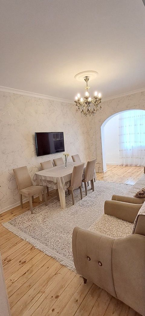 Satılır 2 otaqlı köhnə tikili 72 m² — Bakı