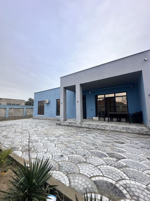 Satılır 4 otaqlı həyət evi/bağ evi 130 m² — Bakı