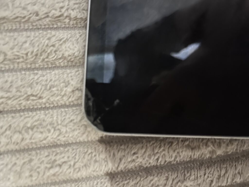 I pad usda əli görmüyüb ekranıda düzəltdirməmişəm bunun üçün — Apple, Şəmkir (2)