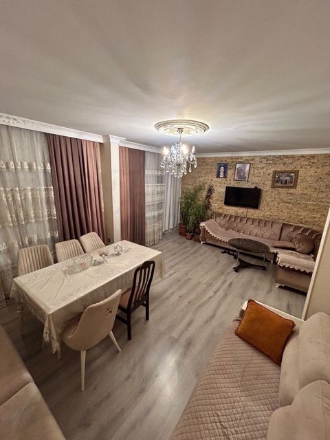 Satılır 5 otaqlı köhnə tikili 120 m² — Bakı