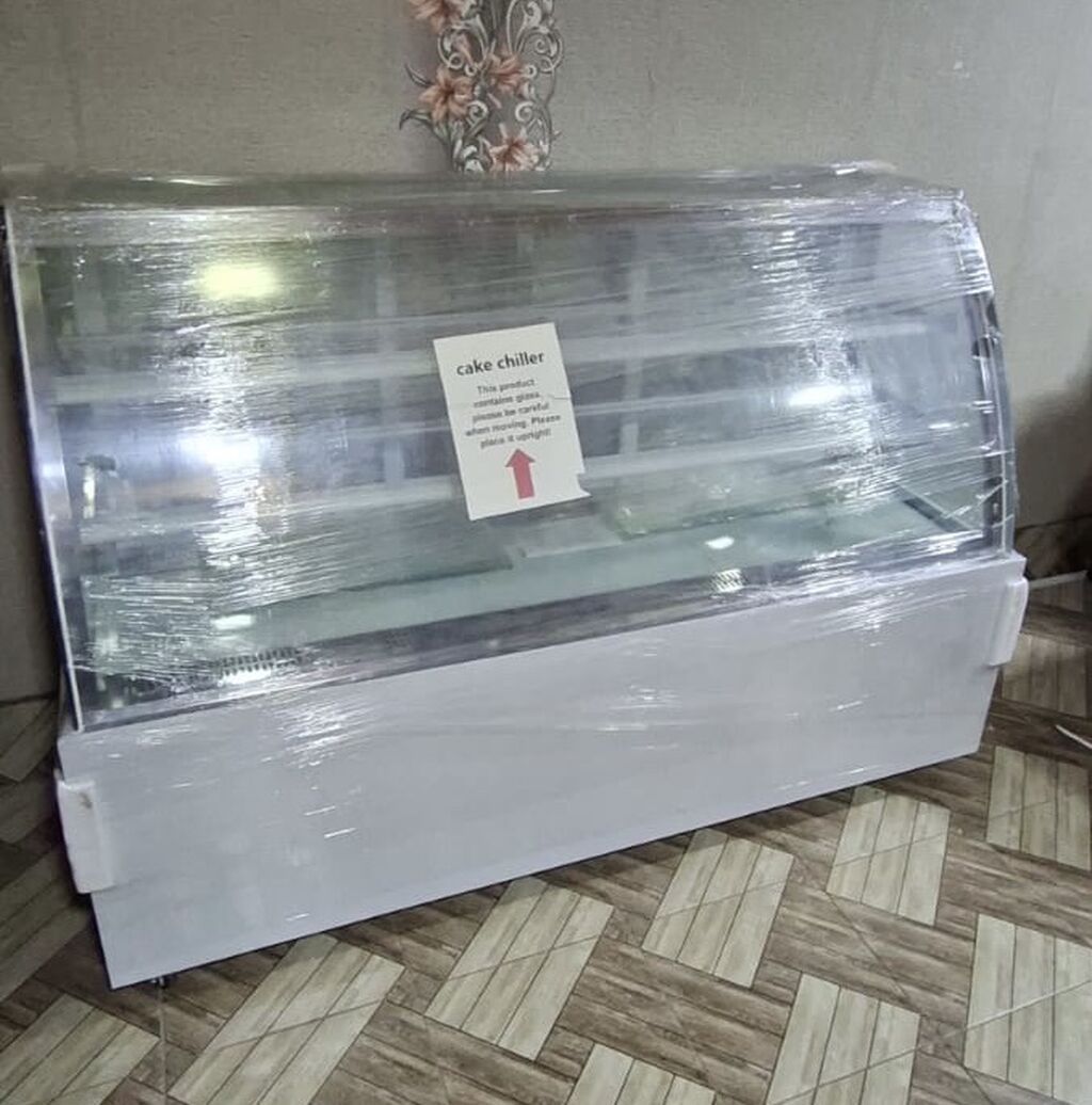 Köhnə tip deyil, şüşə vitrinli “cake chiller” – vitrində desert, tort — Soyuq vitrini, Xaçmaz (2)