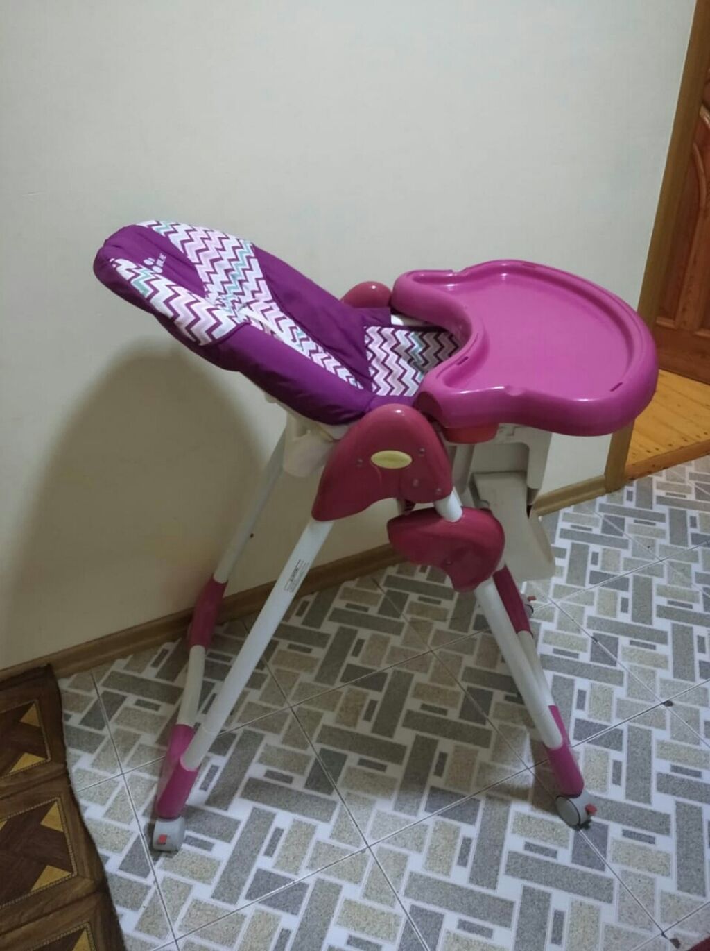 Mamalove uşaq yemək stulu - Rəng: bənövşəyi/çəhrayı tonlarda, naxışlı — Qidalandırma stulları, Bakı (3)