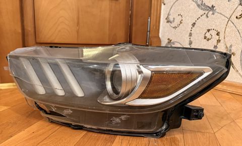 Ford Mustang 2015-2017 farası. Original üstdən çıxmadı — Bakı