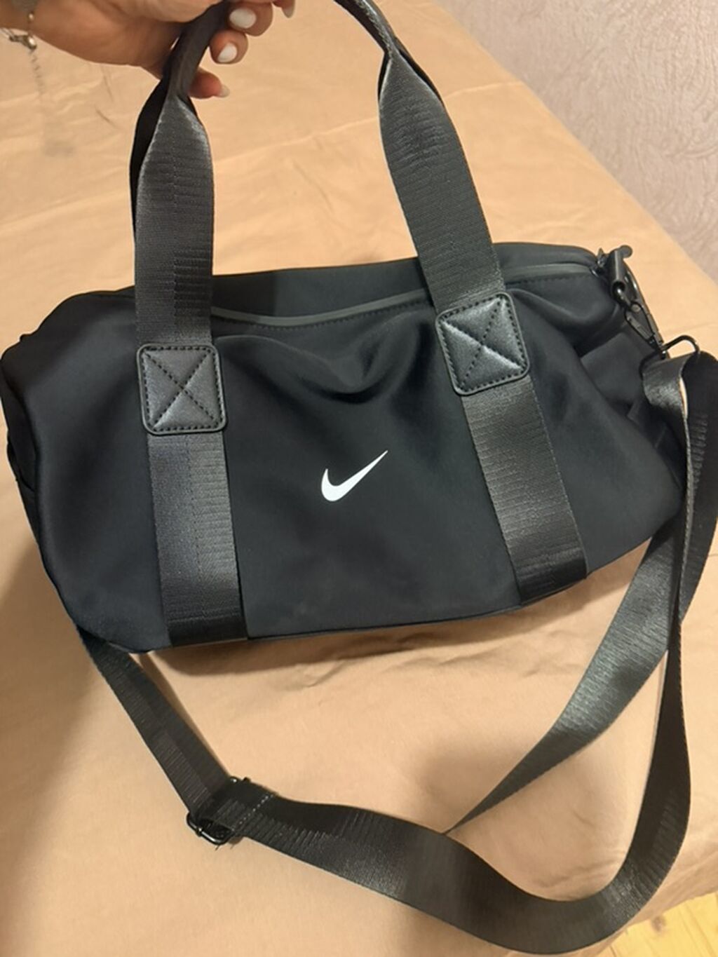 Nike idman çantası – qara rəng - Kompakt, silindrik formalı dizayn — Sport çantaları və sırtçantalar, Bakı (3)