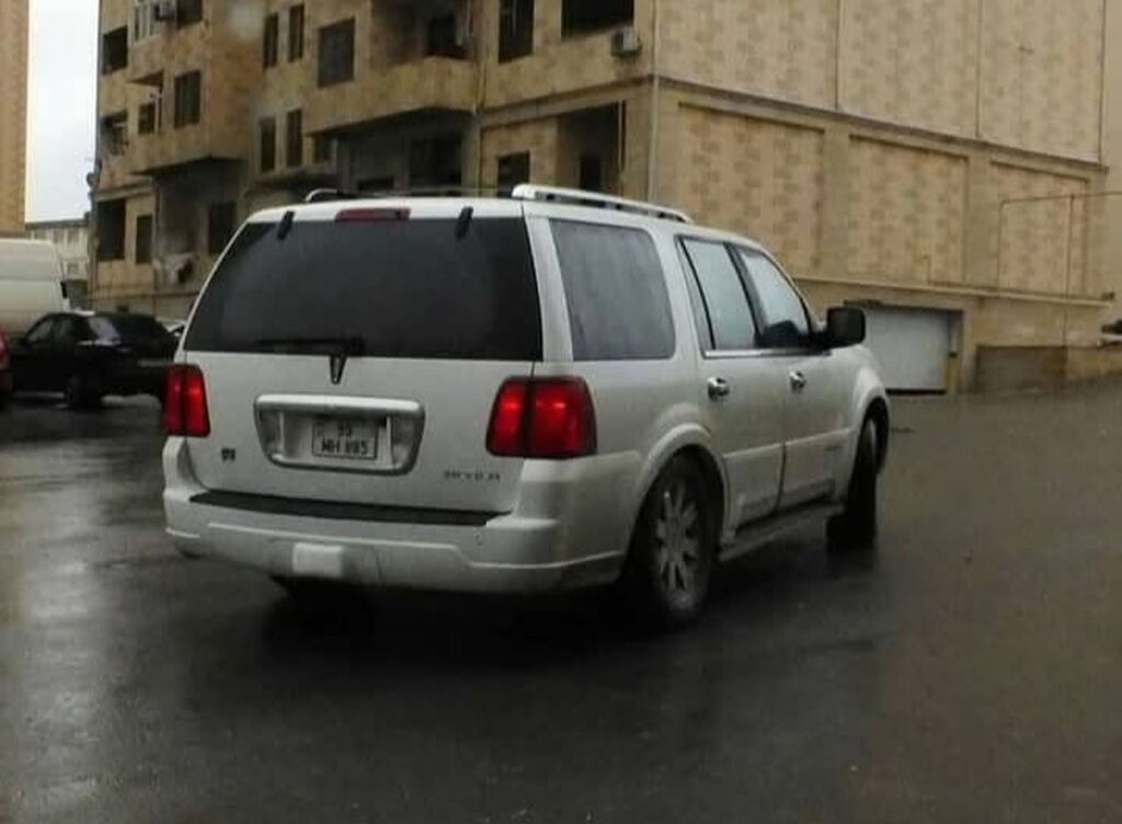 Lincoln Aviator/SUV (ağ rəng) Xüsusiyyətlər: - Kuzov: 5 qapılı tam — Avtomobillər, Digah (5)