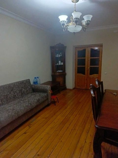 İcarəyə verilir 2 otaqlı köhnə tikili 70 m² — Bakı