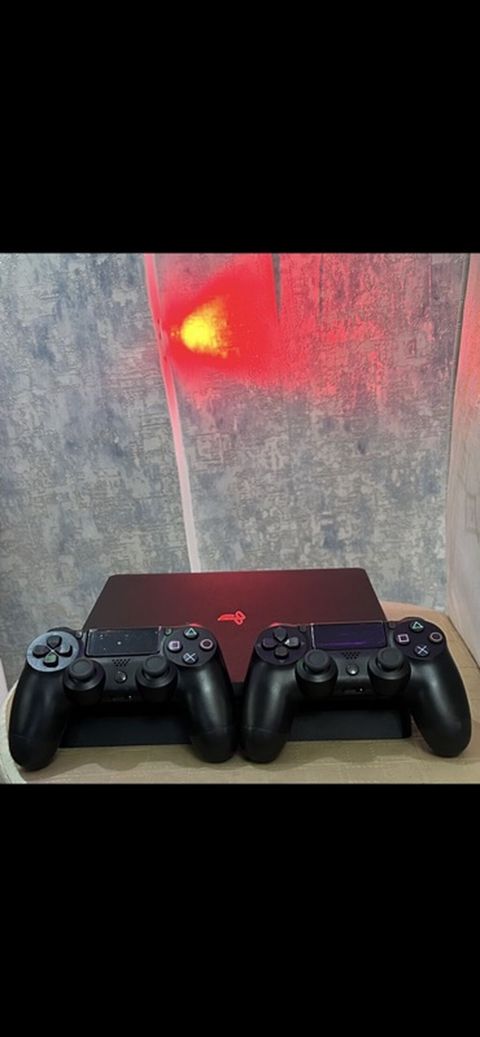 PlayStation 4 Slim oyun konsolu Xüsusiyyətlər: - Model: PS4 Slim — Bakı