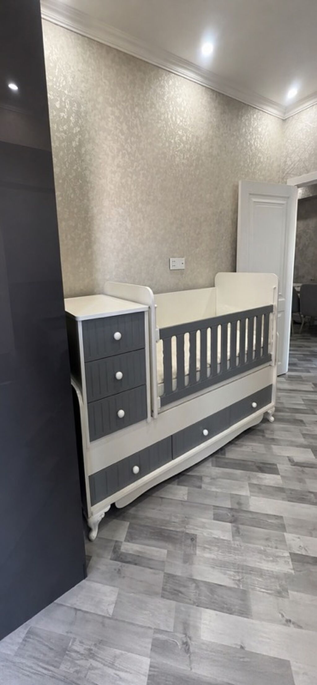 Uşaq beşiyi – kombinə edilmiş model - Rəng: ağ və boz tonlarda — Bəşikləri, Bakı (2)