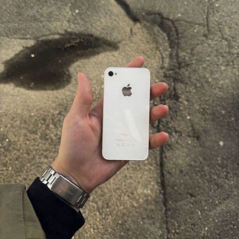 IPhone 4S, Ağ — Saray