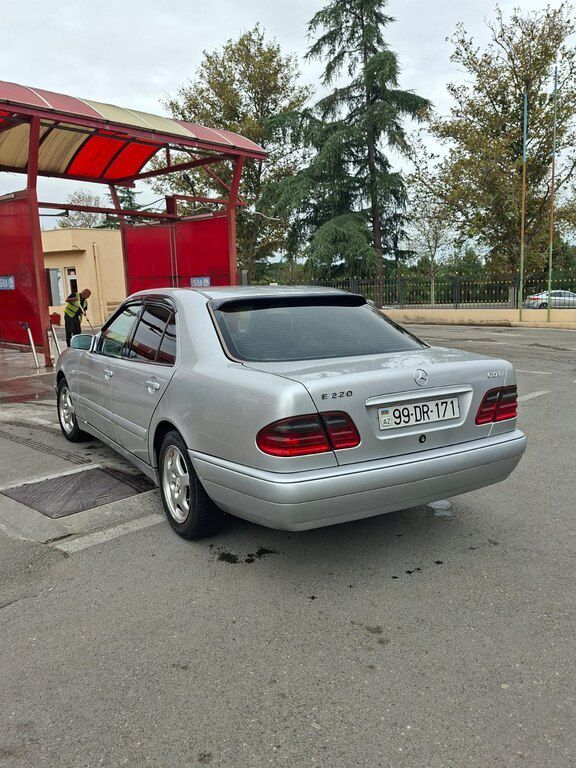 Mercedes E 220, 2.2 L, 1998 il, 840 000 km 99-DR-171 — Avtomobillər, Gəncə (4)