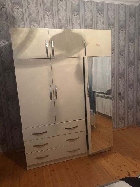 Açıq krem rəngli, modern dizaynlı paltar şkafı - Material — Bakı