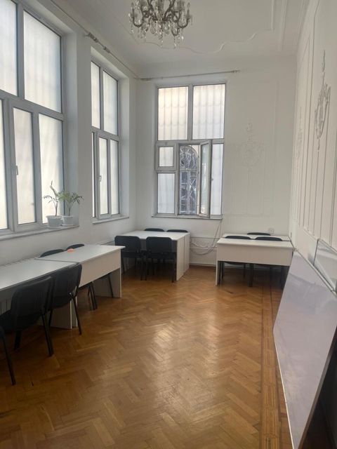 İcarəyə verilir 8 otaqlı ofis 360 m² — Bakı