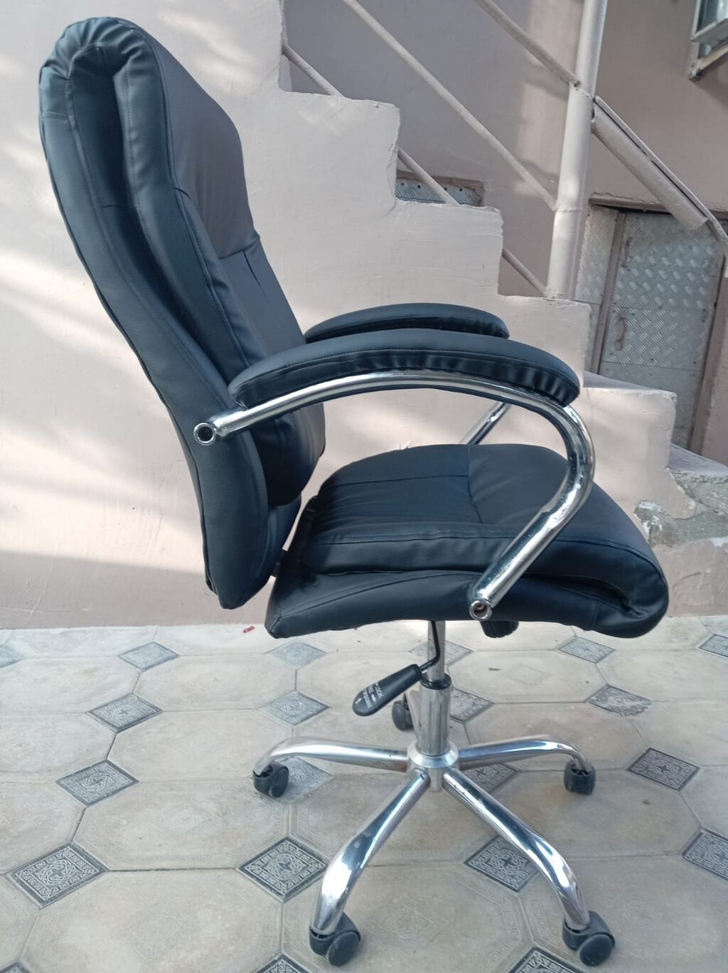 Yeni, Təkərli, Qolları tənzimlənmir, Süni dəri — Ofis mebeli, Bakı (3)