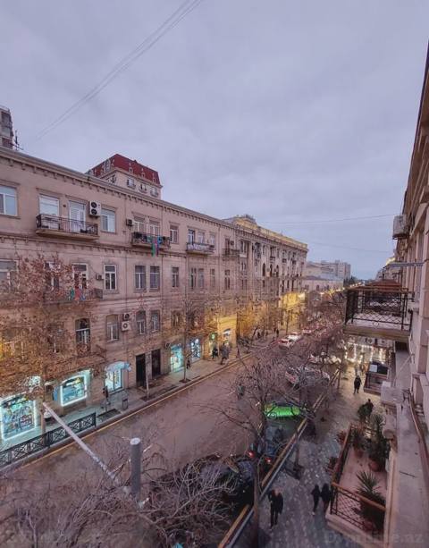 Satılır 3 otaqlı Mənzil Köhnə tikili 67 m² Bakı, Nəsimi r., 28 May m — ŞAHSULTAN — Kvartira