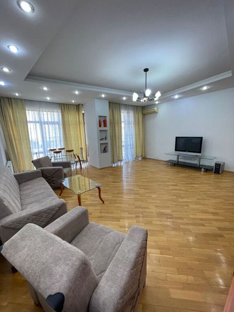İcarəyə verilir 3 otaqlı yeni tikili 150 m² — Bakı