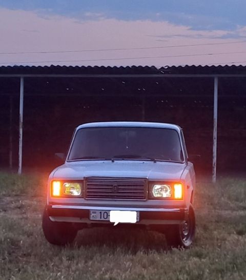 VAZ (Lada) 2107: 0.3 l 1986 il Sedan — Tovuz