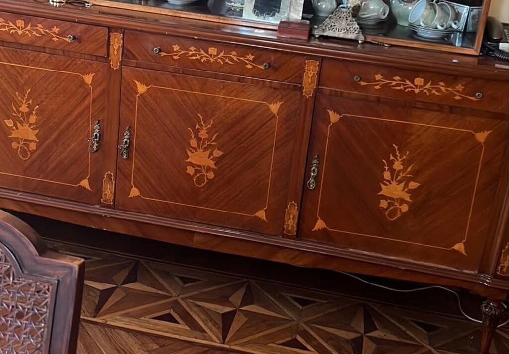 Klassik üslubda böyük servant-komod komplekti. Mebel dəsti alt hissədə — Şkaflar, Bakı (2)