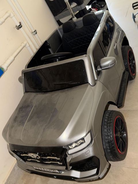 Uşaqlar üçün elektrikli minik maşını – SUV üslubunda, boz/metallik — Bakı