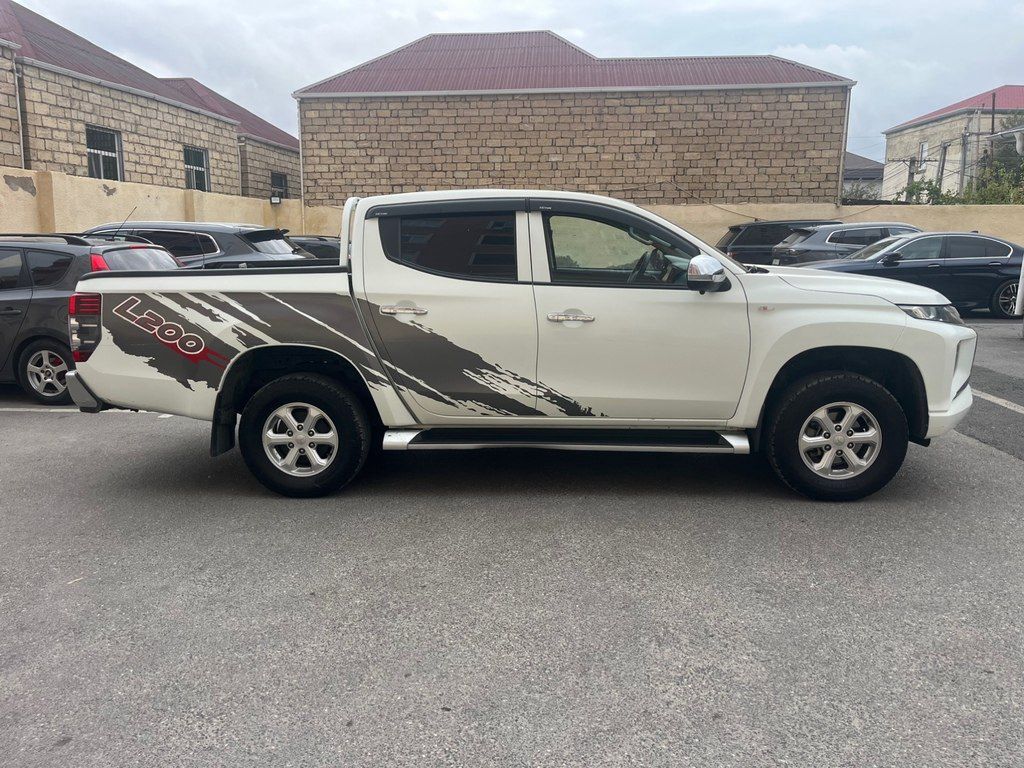 Mitsubishi L200, 2.4 L, 2020 il, 200 000 km — Avtomobillər, Bakı (4)