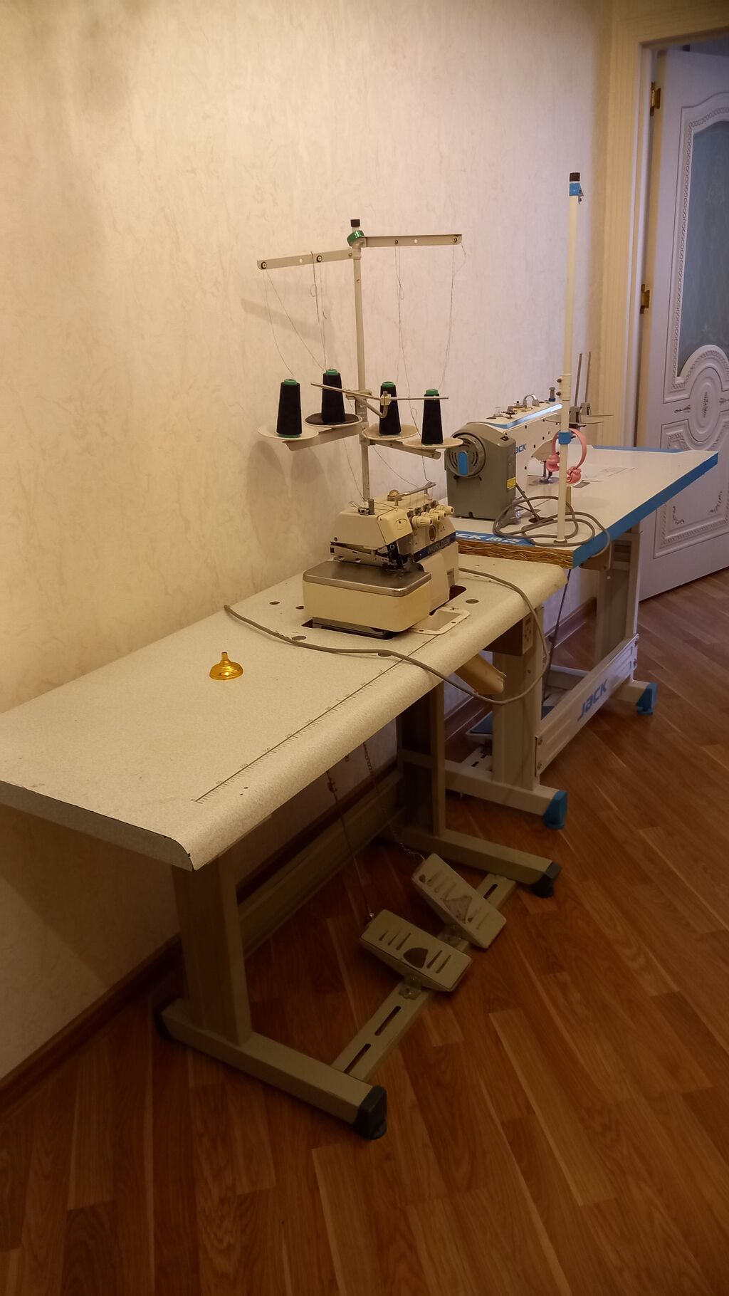 Sənaye tikiş avadanlıqları komplekti Tərkib: - Jack düz tikiş maşını — Tikiş və işəmə maşınları, Bakı (2)