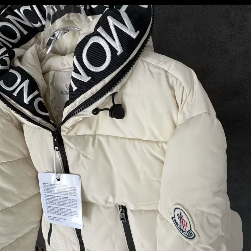 Salam Mall 2 hefte erzinde Bakiya catir Moncler Ağ Gödəkcə — Kurtkalar, Bakı (2)
