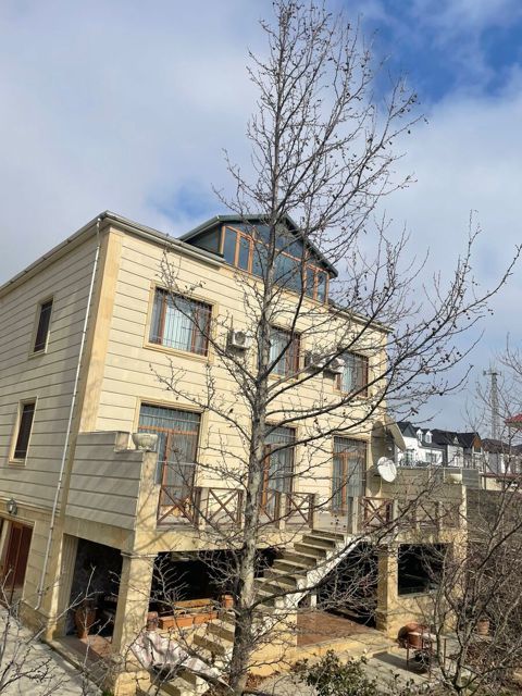Satılır 6 otaqlı həyət evi/bağ evi 600 m² — Bakı